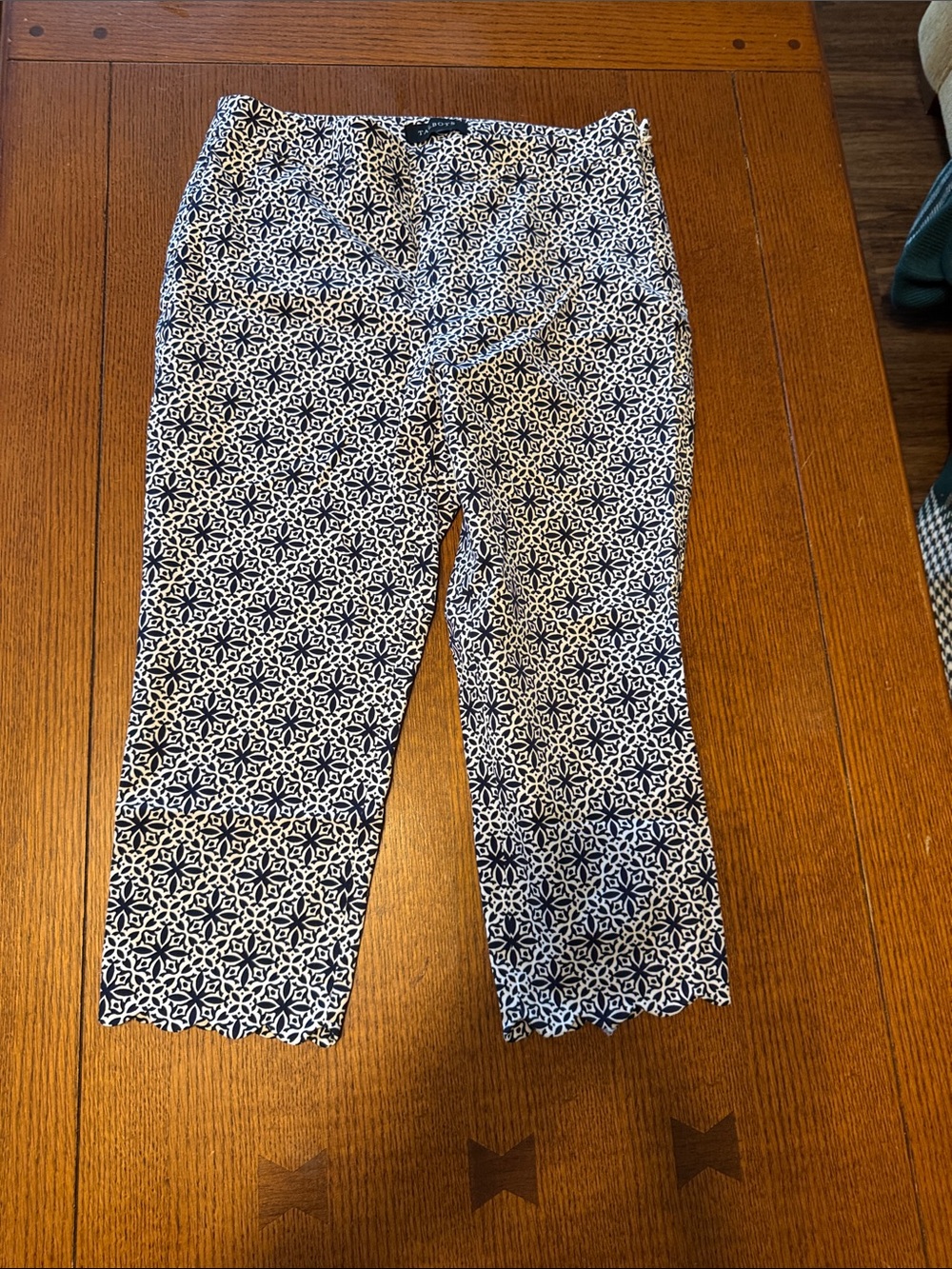 Talbots Navy and White Patterned Capri Pants